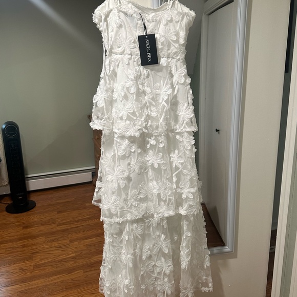 Selfie Leslie Dori Floral Embellished Maxi Dress White - Picture 6 of 6